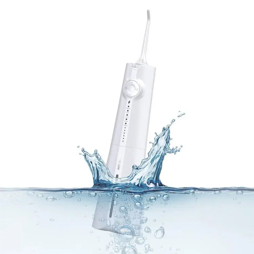 A Photo Of Green Lion Portable Oral Irrigator 300ML – IPX7 Waterproof, 10W Power, 15-Day Standby, Perfect for Travel